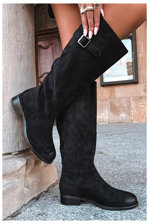 Botas largas para mujer con tacones anchos y hebillas en color negro Farela