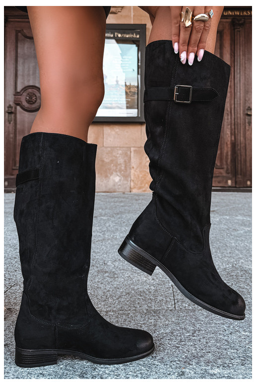 Botas largas para mujer con tacones anchos y hebillas en color negro Farela