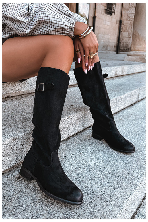 Botas largas para mujer con tacones anchos y hebillas en color negro Farela