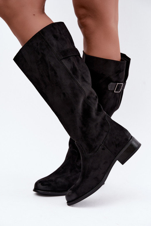 Botas largas para mujer con tacones anchos y hebillas en color negro Farela