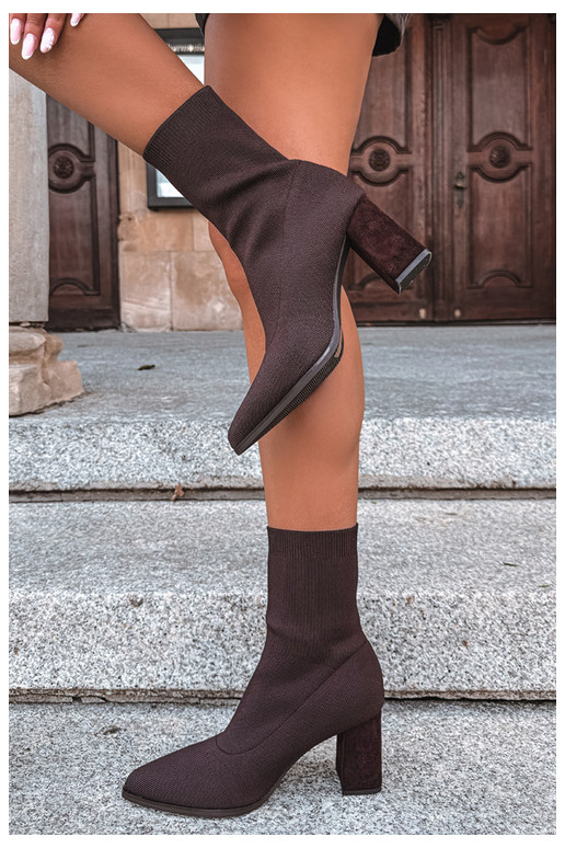 Botines de mujer acolchados de modelo slip-on en color marrón Tai turiressa