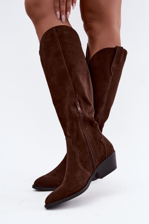 Botas largas de estilo cowboy de ante sintético en color marrón Medira
