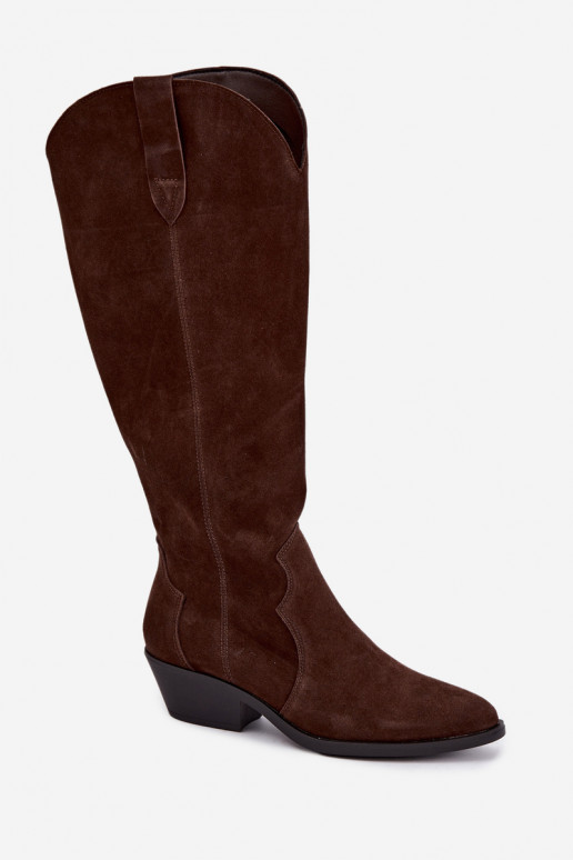 Botas largas de estilo cowboy de ante sintético en color marrón Medira