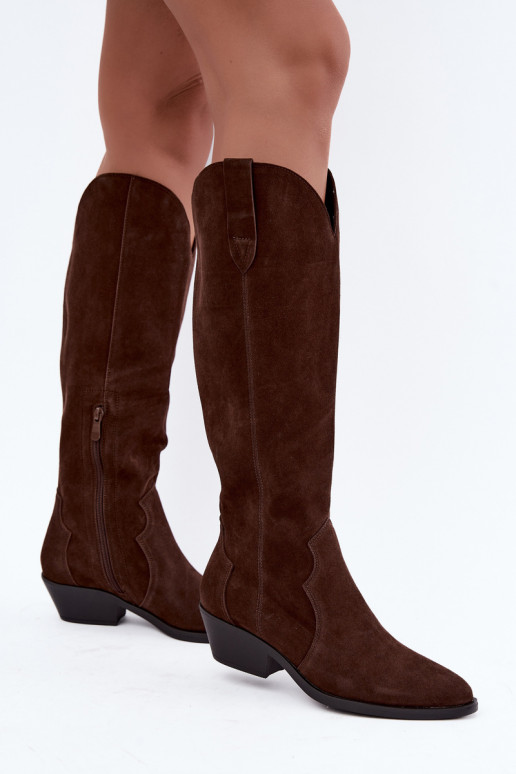 Botas largas de estilo cowboy de ante sintético en color marrón Medira