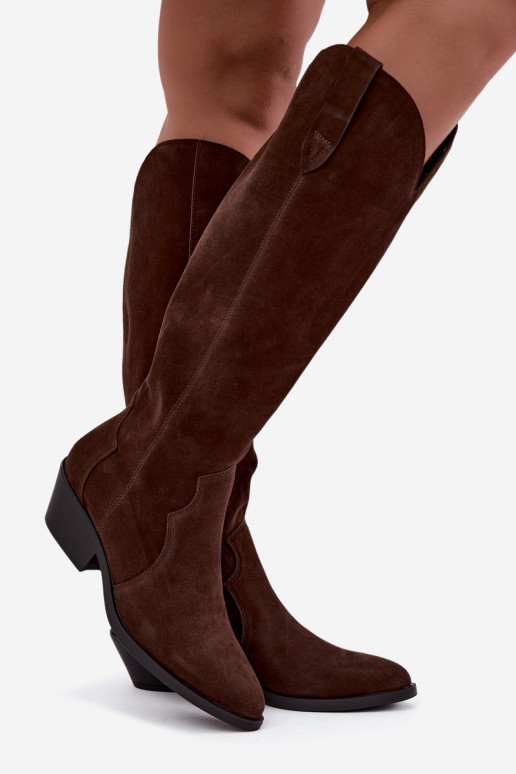 Botas largas de estilo cowboy de ante sintético en color marrón Medira