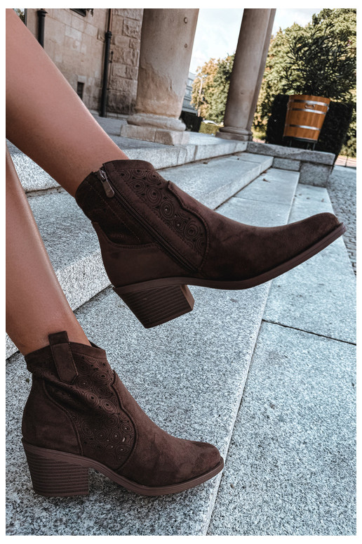 Botines calados estilo cowboy con tacones S.Barski HY62-8147 chocolate