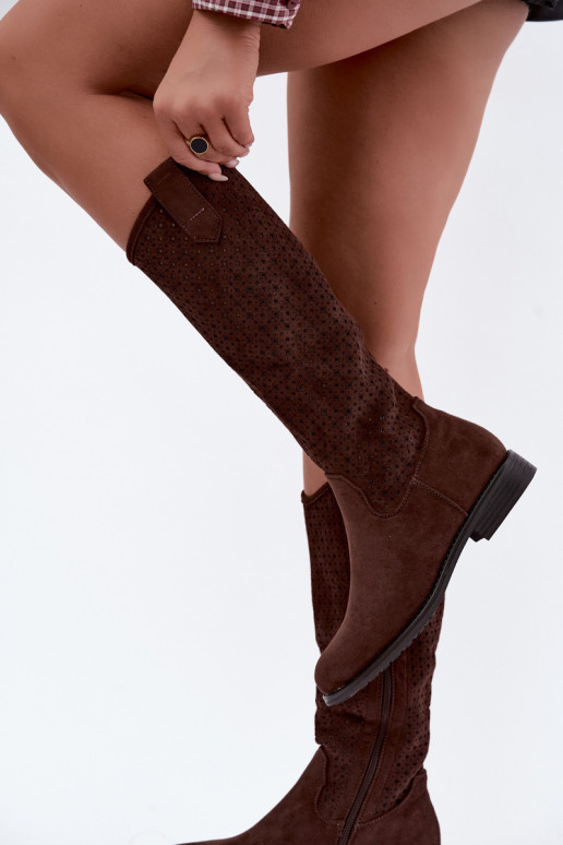 Botas altas con diseño calado y tacones anchos, marrones