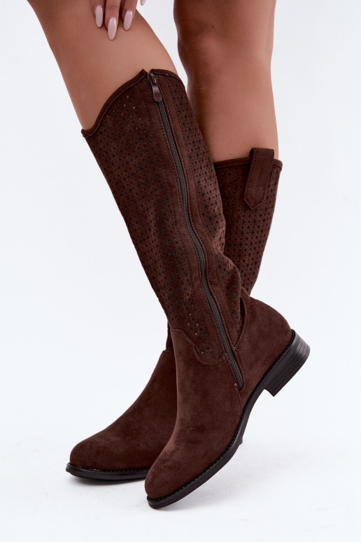 Botas altas con diseño calado y tacones anchos, marrones