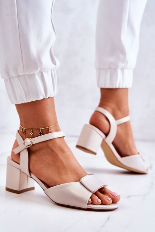 Sandalias de tacón alto de cuero sintético Lorisa en color arena