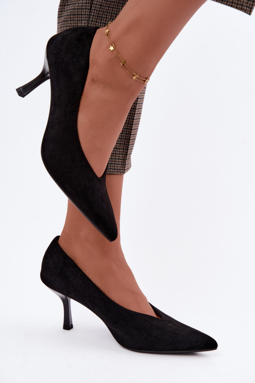 Zapatos de tacón negros con bordado decorativo Sedria