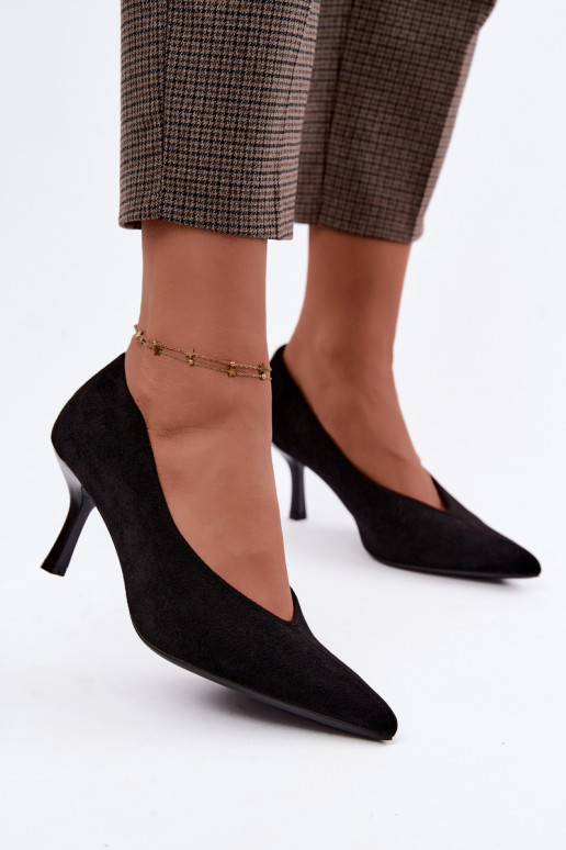 Zapatos de tacón negros con bordado decorativo Sedria