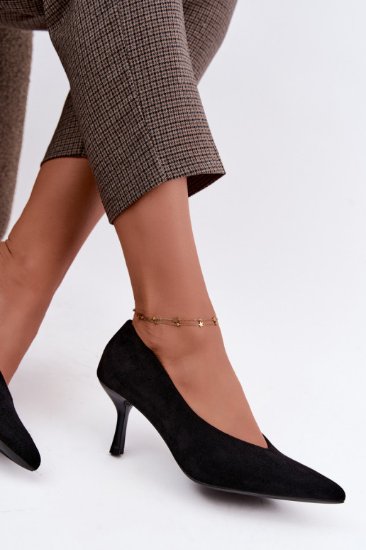 Zapatos de tacón negros con bordado decorativo Sedria