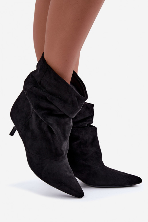 Botines slip-on con tacones en negro Loralia