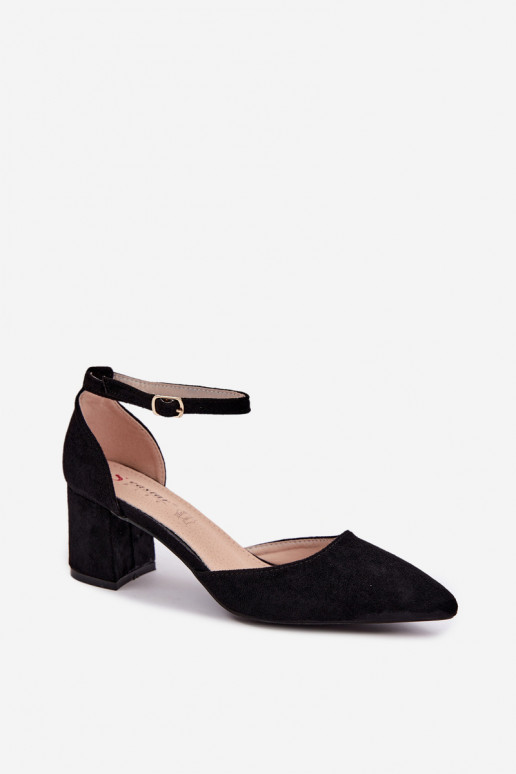 Zapatos negros con tacones y correas Olenae
