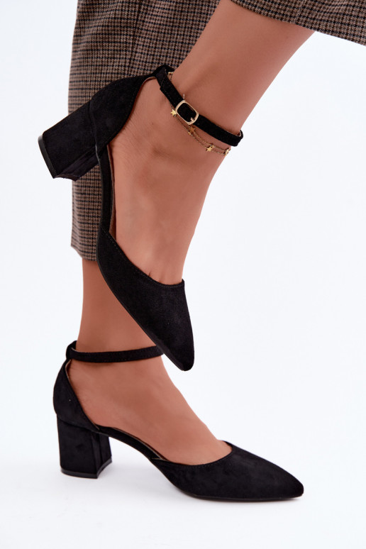 Zapatos negros con tacones y correas Olenae
