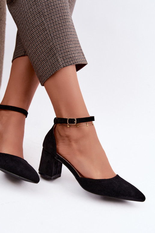 Zapatos negros con tacones y correas Olenae