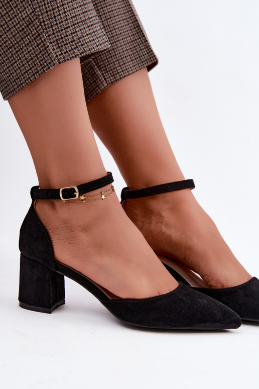 Zapatos negros con tacones y correas Olenae