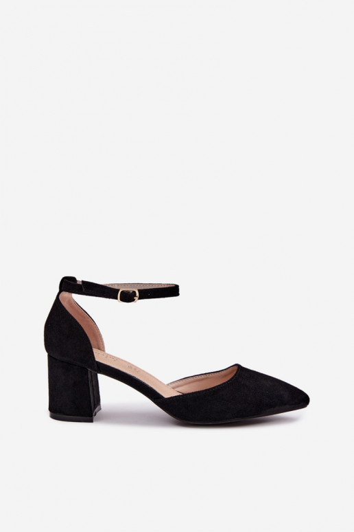 Zapatos negros con tacones y correas Olenae