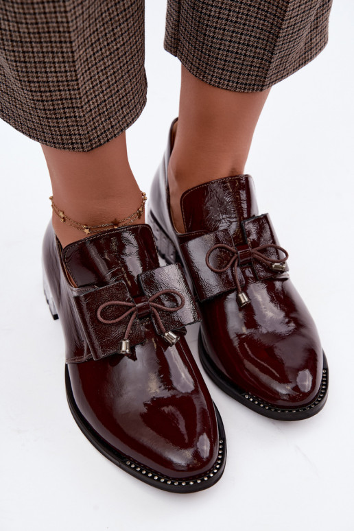 Zapatos lacados de tacón bajo con lazos en color burdeos Zazoo 1399