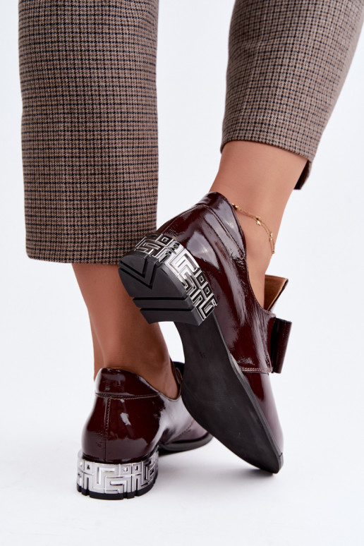 Zapatos lacados de tacón bajo con lazos en color burdeos Zazoo 1399