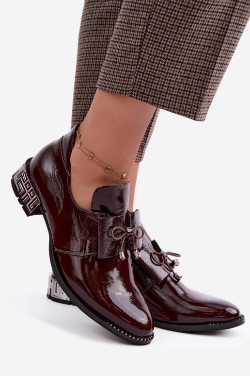 Zapatos lacados de tacón bajo con lazos en color burdeos Zazoo 1399