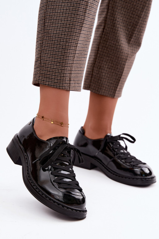 Mocasines de cuero charol con cordones en negro