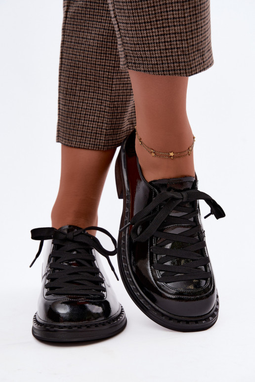 Mocasines de cuero charol con cordones en negro