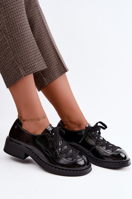 Mocasines de cuero charol con cordones en negro