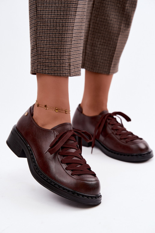 Mocasines de cuero charol con cordones en marrón oscuro