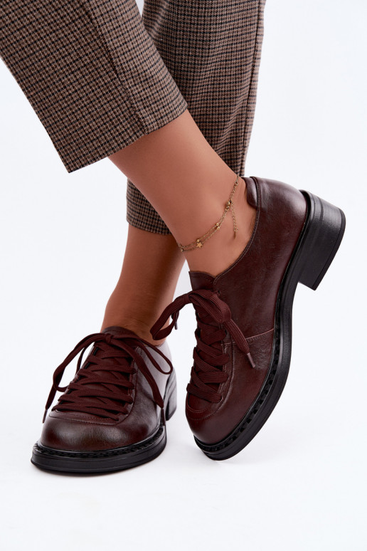 Mocasines de cuero charol con cordones en marrón oscuro