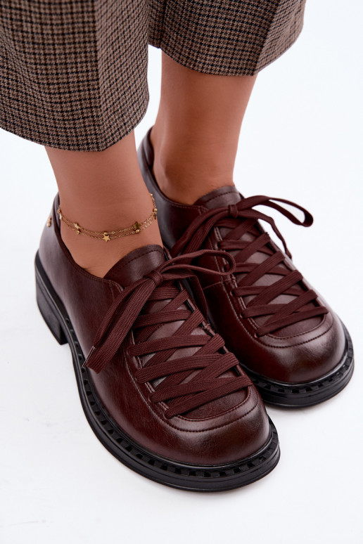 Mocasines de cuero charol con cordones en marrón oscuro