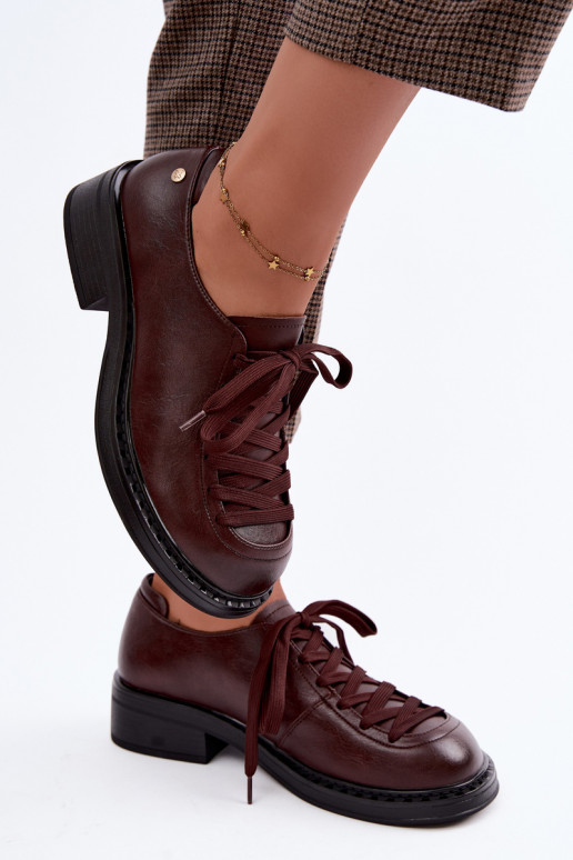 Mocasines de cuero charol con cordones en marrón oscuro