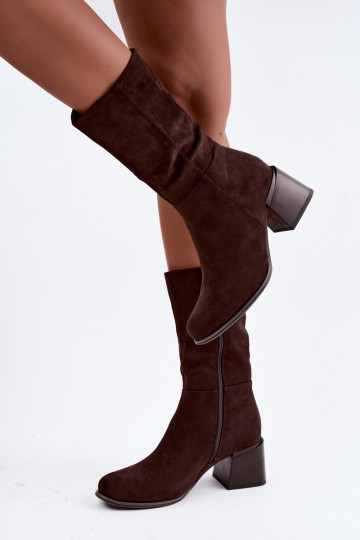 Botas largas aisladas de ante sintético Klocke en color chocolate
