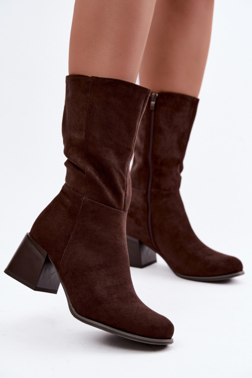 Botas largas aisladas de ante sintético Klocke en color chocolate