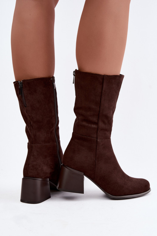Botas largas aisladas de ante sintético Klocke en color chocolate