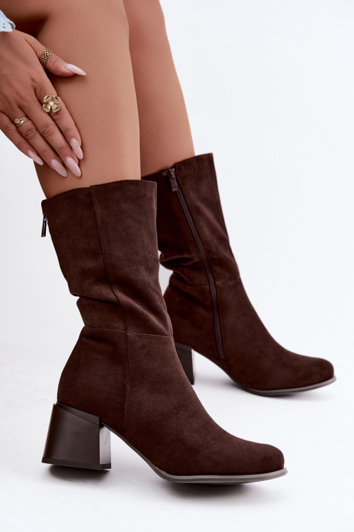 Botas largas aisladas de ante sintético Klocke en color chocolate