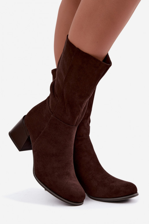 Botas largas aisladas de ante sintético Klocke en color chocolate