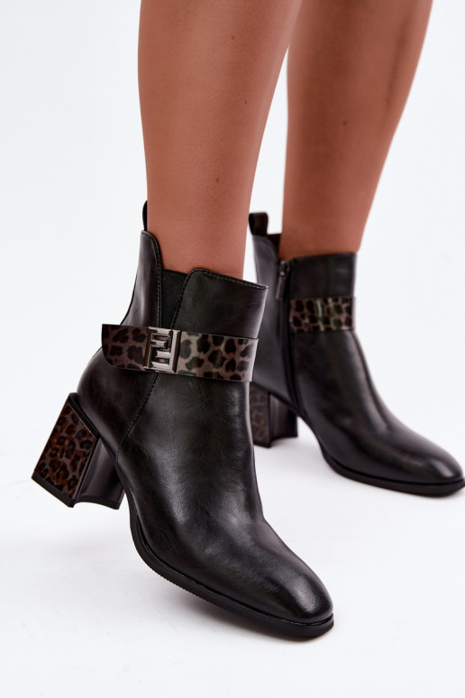 Botines de mujer cálidos con correas decorativas Artiker 57C0008 en color negro