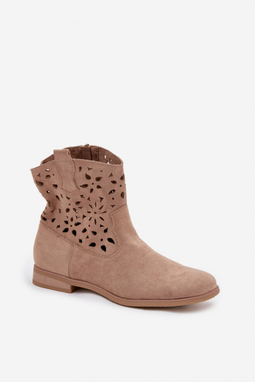 Botines de mujer con elementos calados y tacones anchos en ante sintético color arena Athera