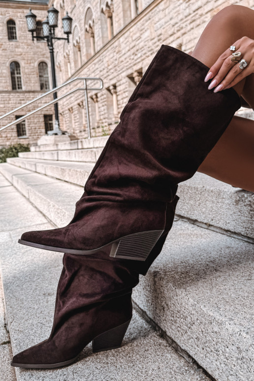 Botas por encima de la rodilla para mujer con parte superior curva y tacones de ante en color chocolate Durela