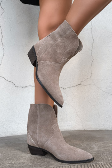 botines para mujer de estilo cowboy con tacón de ante natural color arena Norelle