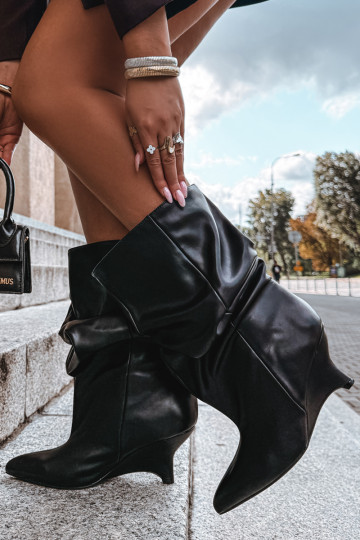 Botines slouchy con plataforma en negro Ilyna 2
