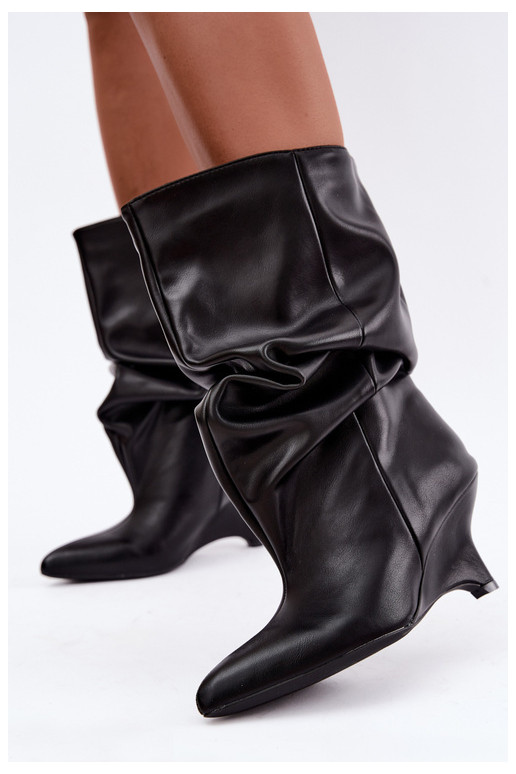 Botines slouchy con plataforma en negro Ilyna