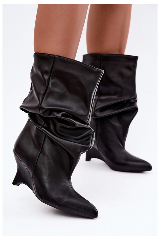 Botines slouchy con plataforma en negro Ilyna