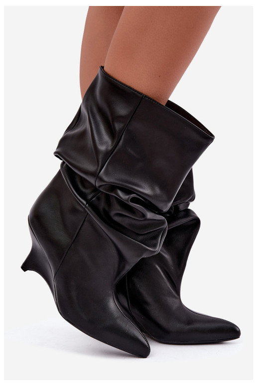 Botines slouchy con plataforma en negro Ilyna