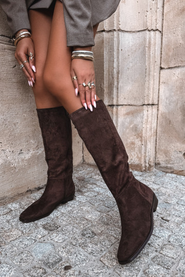 Botas altas para mujer con tacón bajo en chocolate Feretta