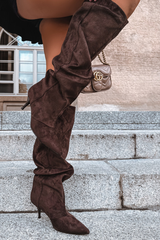 Botines de chocolate con tacones finos Amaya