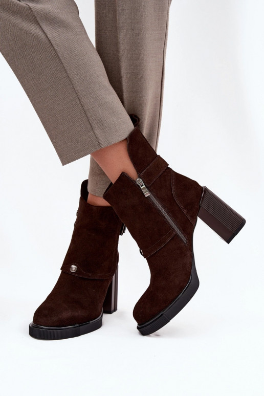 Botines de chocolate de ante sintético con tacones y hebillas Vinceza 91152