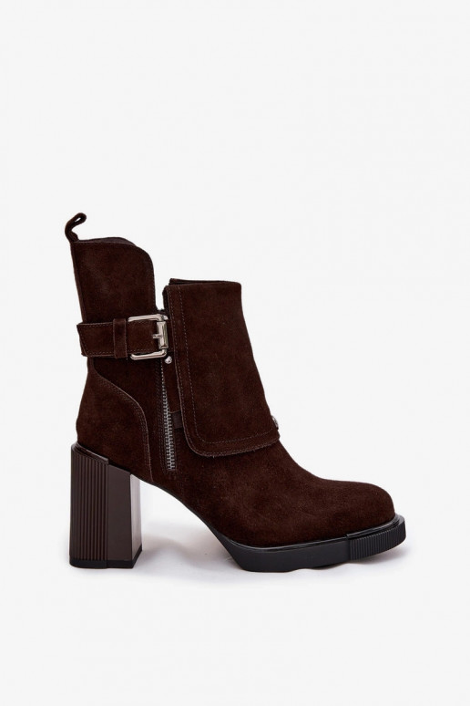 Botines de chocolate de ante sintético con tacones y hebillas Vinceza 91152
