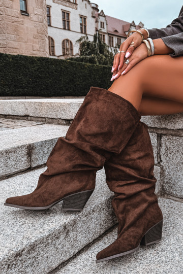 Botas altas para mujer con parte superior curva y tacones de ante, marrón Durela